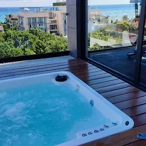 Luxury Suites , Calle 14th , Playa del Carmen México